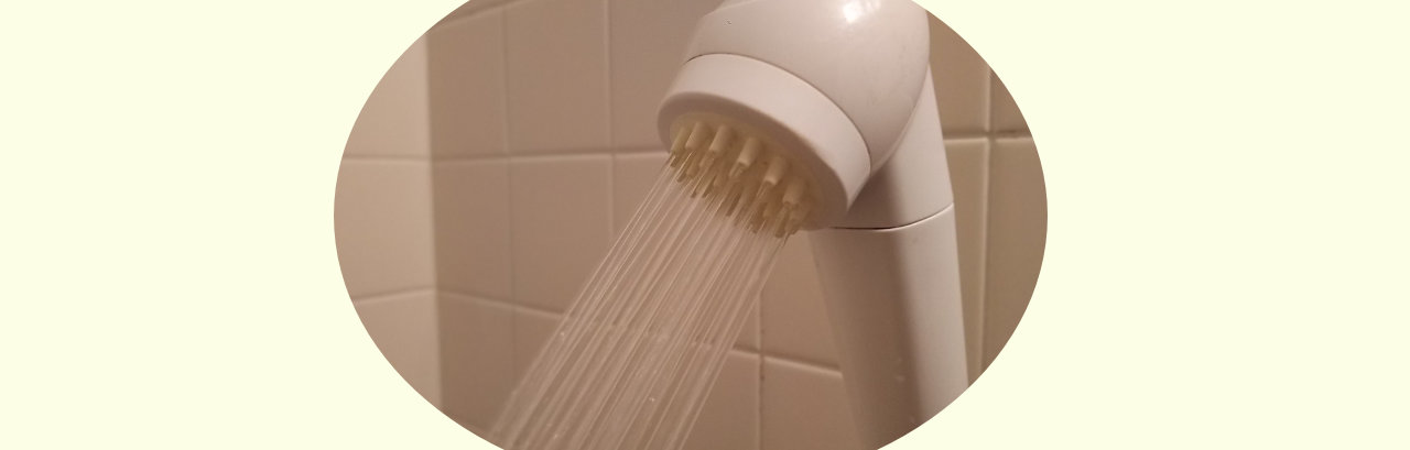 水漏れしたシャワーを修理して快適にお湯が出ているイメージ